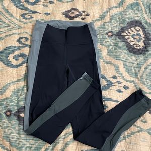 Lululemon color block legging 6 athletic material